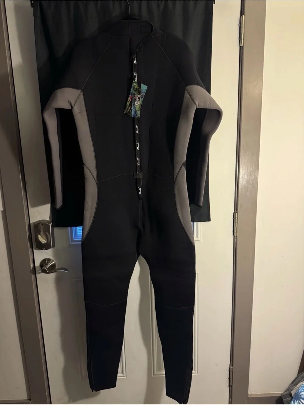 Dorado Men’s 3mm Full Body Wetsuit XL Black Gray Surf Scuba Dive NWT 36-40”